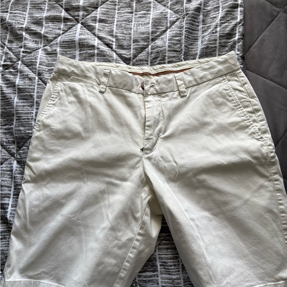 Tommy bahama cream shorts - Picture 1 of 3